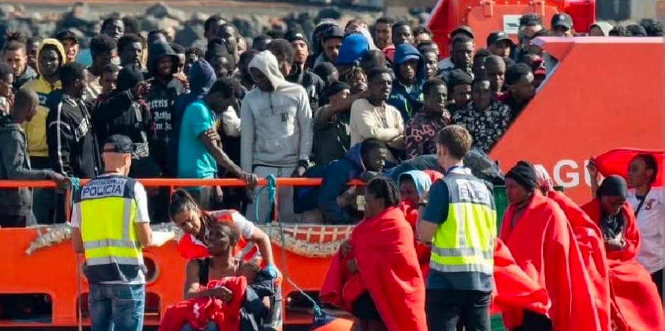 No paran de llegar cada día más sin que los medios lo digan, tenemos todo colapsado y aquí todos tragando y callando.
Tenemos lo que nos merecemos.