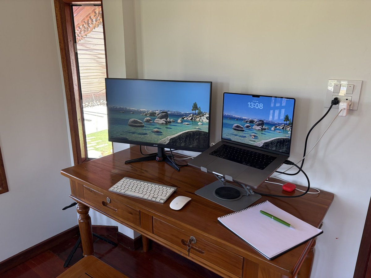 <a href="/Libertarec/">Libertarec</a> Tomaž, na Tajskem smo tole hišo (tloris 9 x 9,7 metra) zgradili za 23.000 EUR. Brez gradbenega dovoljenja. Dve spalnici, dnevna soba, kopalnica, delovna soba, terasa. Brez gradbenega dovoljenja, hiša vnešena v zemljiško knjigo, prijavili bivališče.