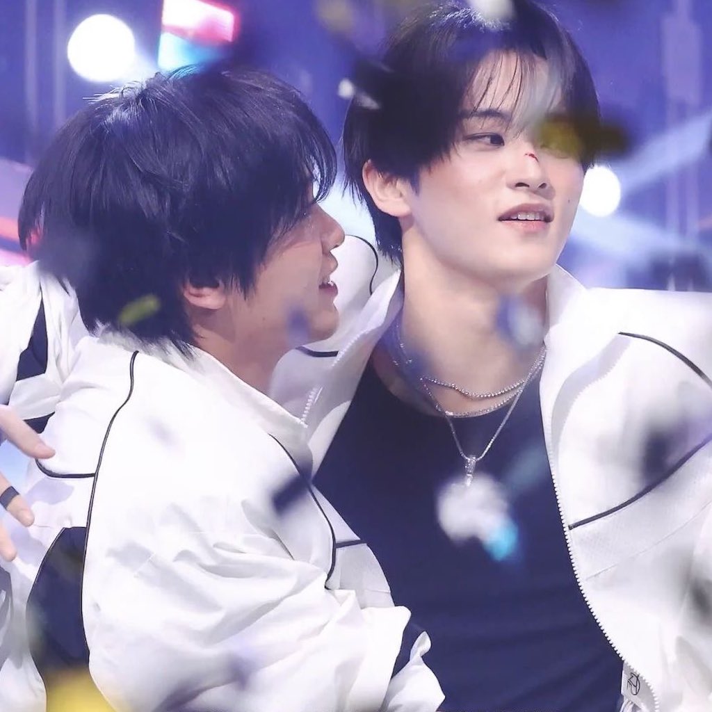 risa ᯓ ✈︎ tweet media