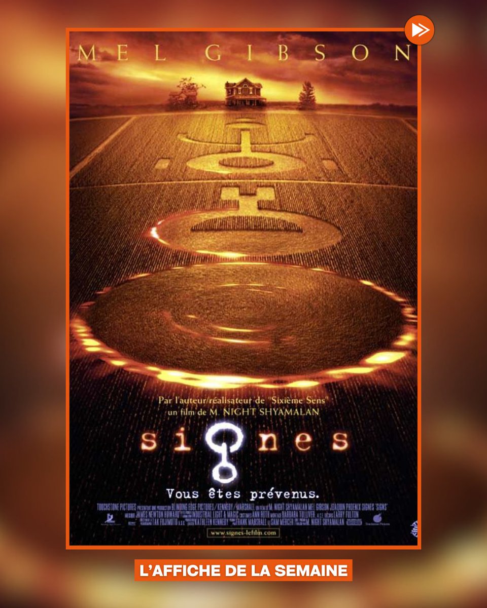 EcranLarge's tweet photo. Même pas besoin de coller la tronche de Mel Gibson pour vendre le film d'invasion alien de M. Night Shyamalan, propulsé par le succès phénoménal de Sixième sens 👽
L'affiche de #Signes repose sur l'idée toute simple du film : les "crop circles", ces mystérieux motifs apparus dans des champs dès les années 60, et qui ont nourri beaucoup de théories parfaites pour un film de SF 🛸
En bonus : l'affiche alternative, aussi spectaculaire que ridicule, qui colle carrément un signe sur le... globe terrestre 🌎
Affiches proposées par Geoffrey 👨🎨