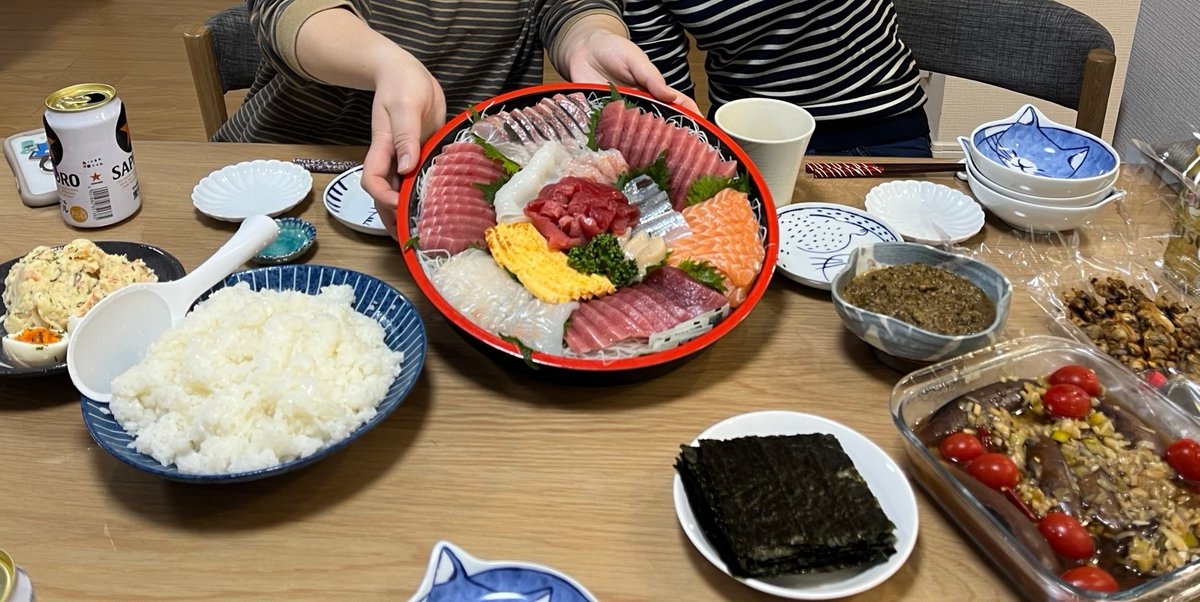 ca7mon5's tweet photo. @ActusPays 1.日本らしい温泉旅館の朝食
沢山の小鉢が並びます。
2.BBQくらい手巻き寿司は喜ばれます🍣
3〜4.青梅をもいで【梅仕事】を行います。5月に収穫した梅をジュース等にして楽しみます。 https://t.co/GvXaD6xDrx