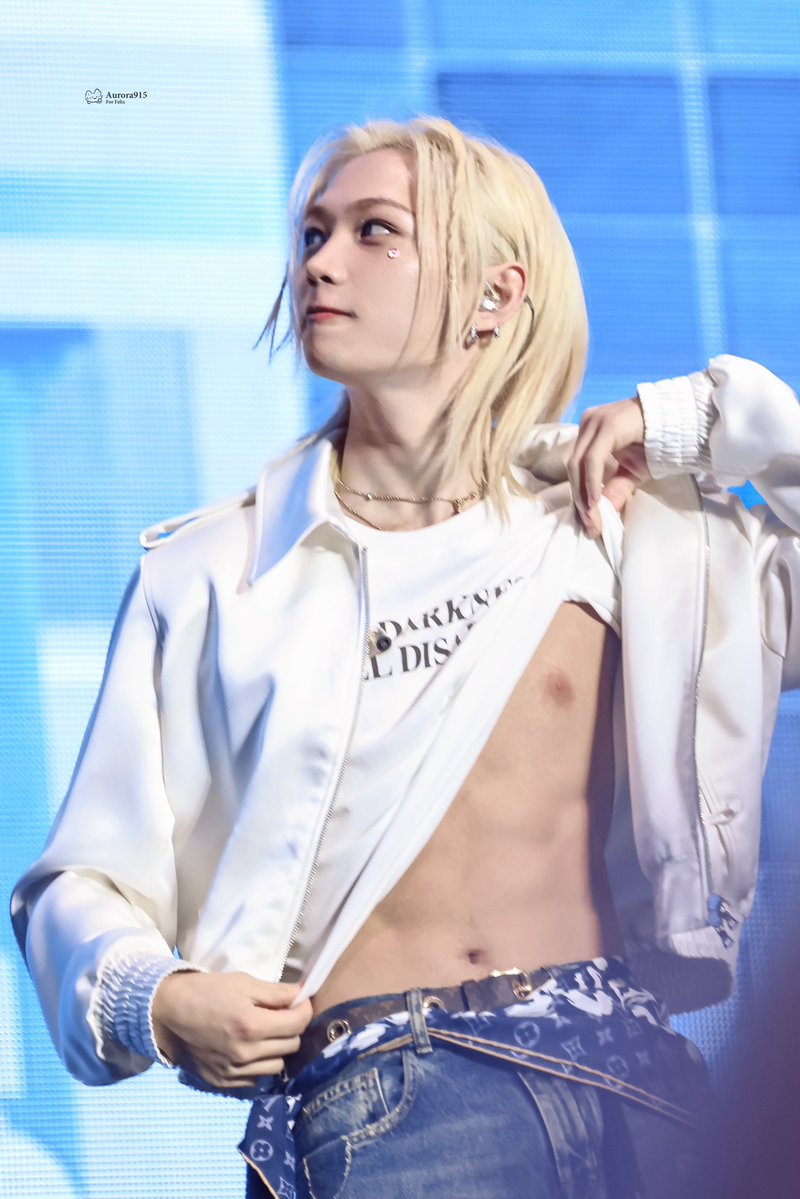 Aurora915 tweet media