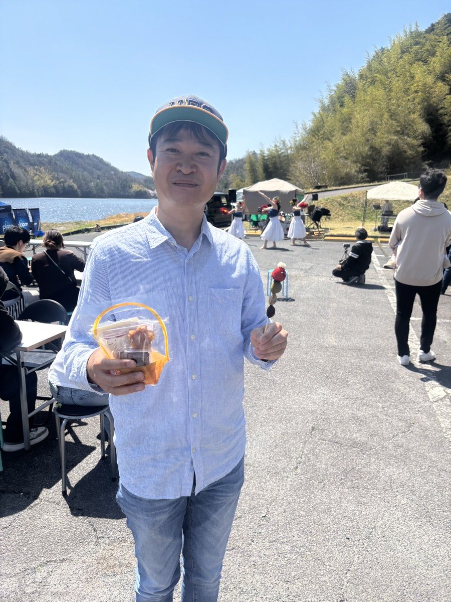 charpolisci's tweet photo. 4/5(日)
1、リボンマルシェ
2、高森天満宮花神子祭
昨日の風雨から一転、穏やかな春の陽気でした。
桜も満開！
お世話になった皆様、ありがとうございました。
#岩国
#周東
#高森
#リボンマルシェ
#高森天満宮
#中山川ダム https://t.co/69y5j7U5yK
