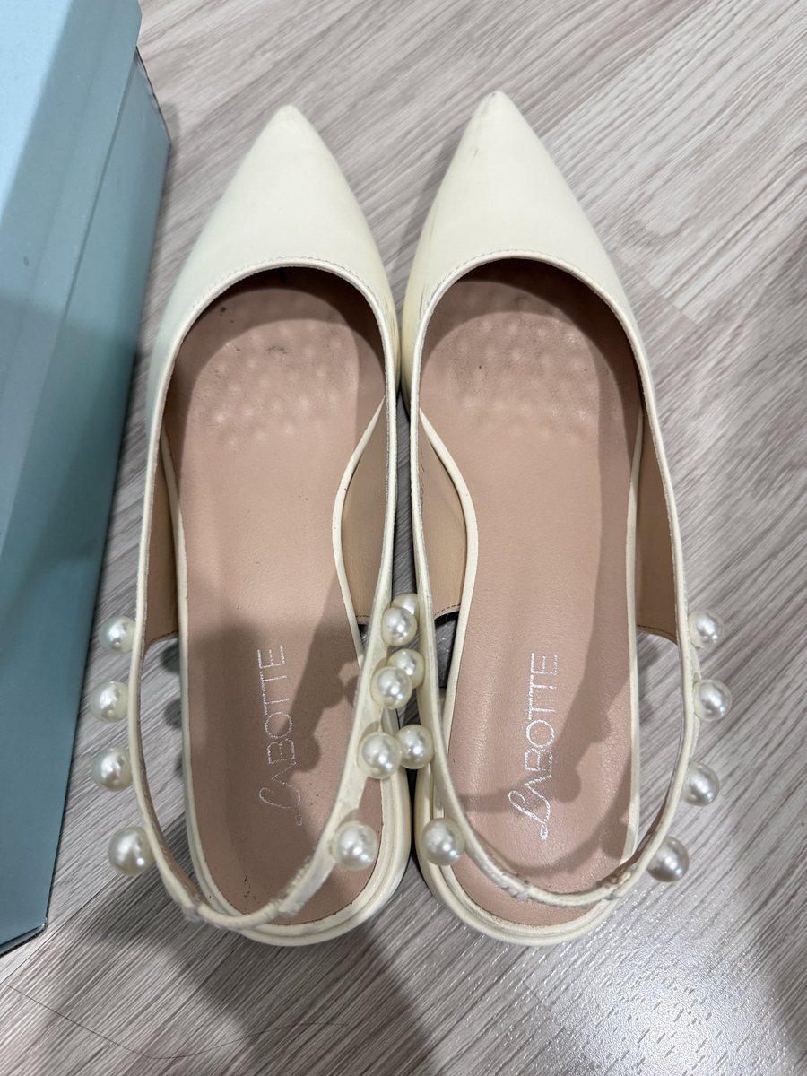 ppntxframe_'s tweet photo. ส่งต่อ labotte รุ่น jovial upgrade ver.
สีครีม ไซซ์ 39 (ใครใส่ 38 ใส่สบายมากค่า)
- 900 รสใส่เดินจริงแค่ 2 ครั้ง 
#ส่งต่อ #ส่งต่อรองเท้า #labotte #labottebkk #ส่งต่อเสื้อผ้า #ส่งต่อรองเท้ามือสอง #duex #stylistshop https://t.co/I0ULbVdA0p