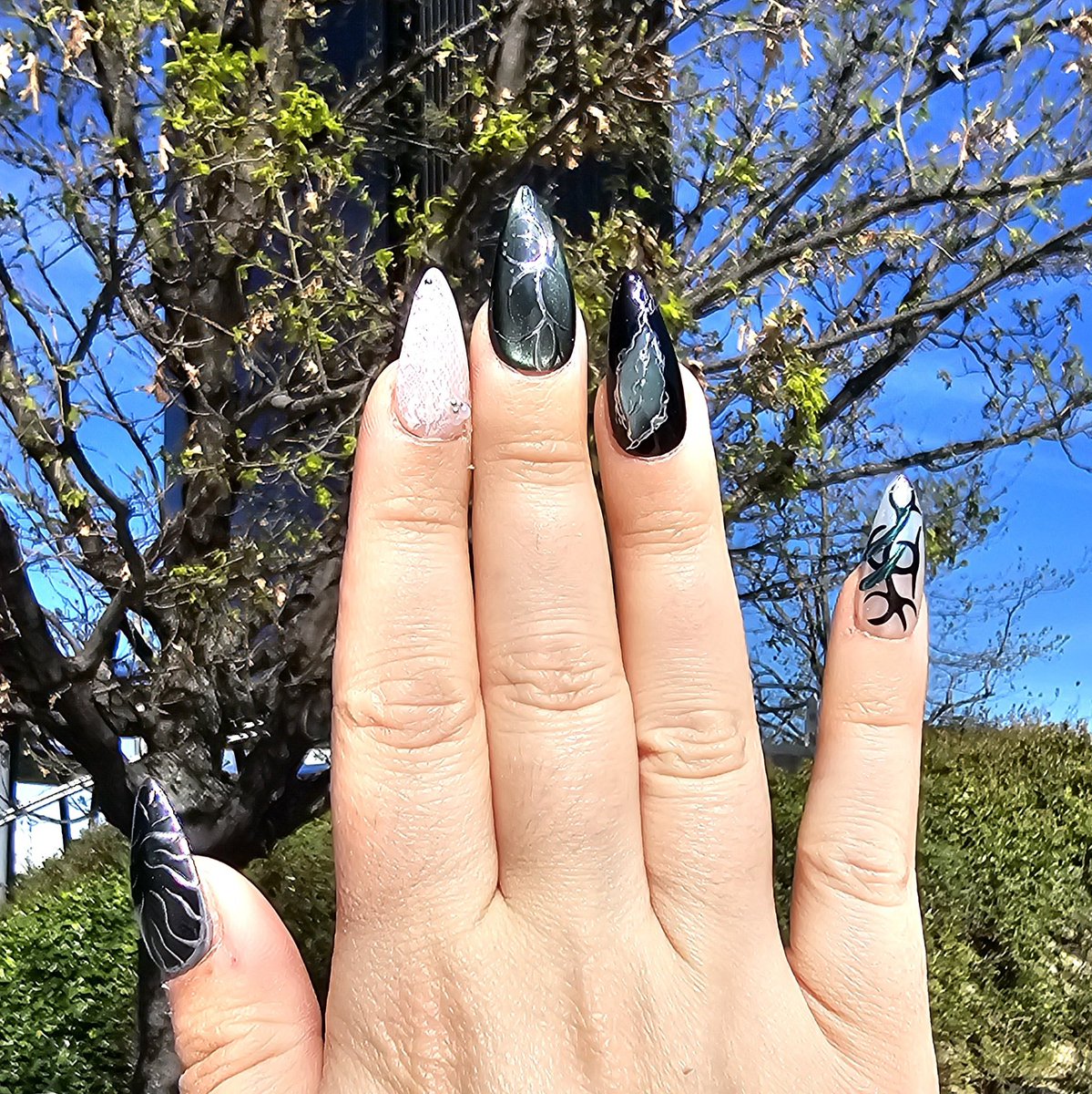 lilnaatts's tweet photo. Prettiest nails in the whole entire world.

Camera doesn't make them justice...

@eviefoxiee the queen of nails 💕 https://t.co/6L1fA90qLs