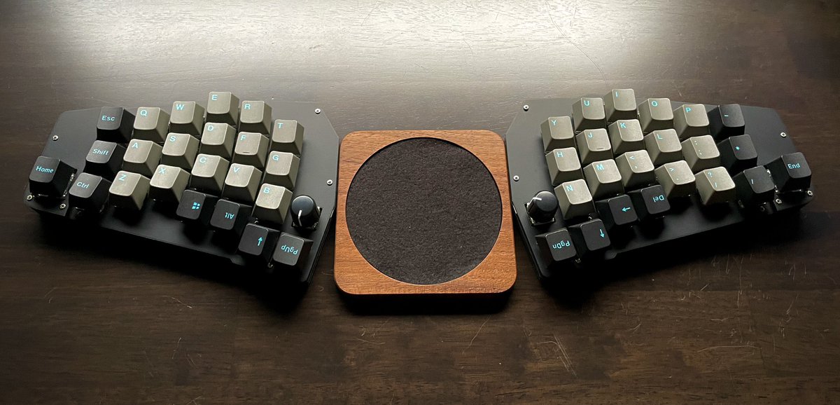 トラックパッドみたいなコースター
Keyboard: Ergotonic F24
Switch: Durock Silent Linear Dolphin 
Keycap:OEM Profile PBT Doubleshot Black Gray
#KEEB_PD #KEEB_PD_R296
