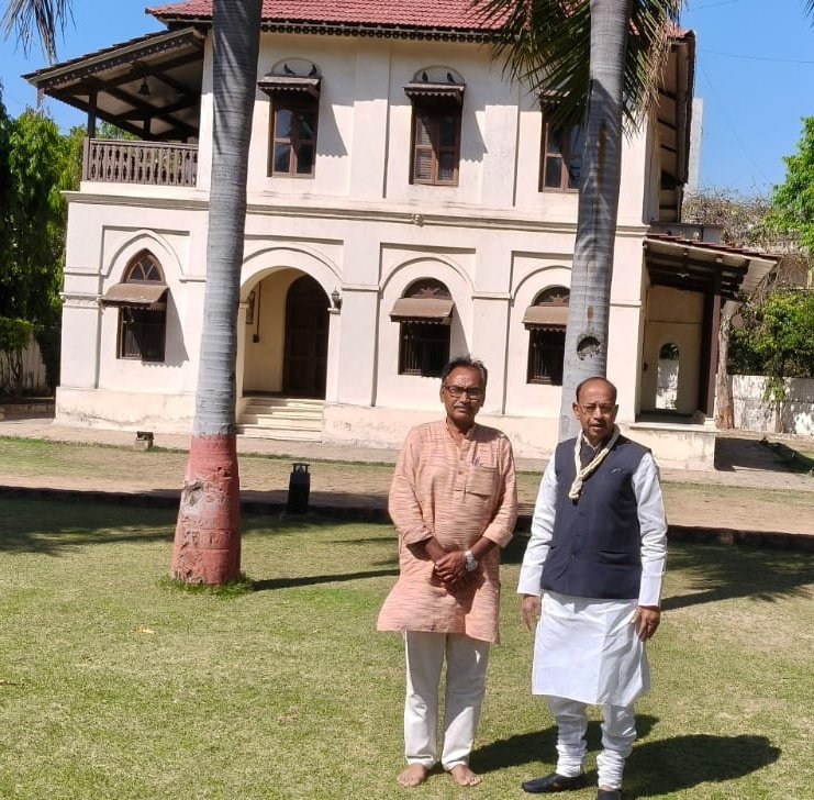 VijayGoelBJP's tweet image. On the eve of the #SaltMarch anniversary, reached Kochrab Ashram today.
Warmly welcomed by Dr. Himanshu Patel and Shri Prasana Gandhi. Visited the #museum and the room where #MahatmaGandhi lived.
Established in 1915, this ‘Satyagraha Ashram’ remains a symbol of truth, service,