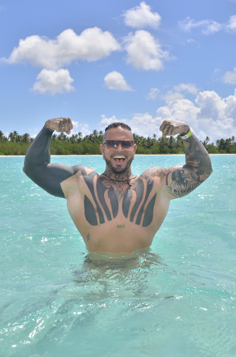 mastermodified's tweet photo. Me está sentando bien el Caribe ☀️🥵 https://t.co/TYE6Kcfl58