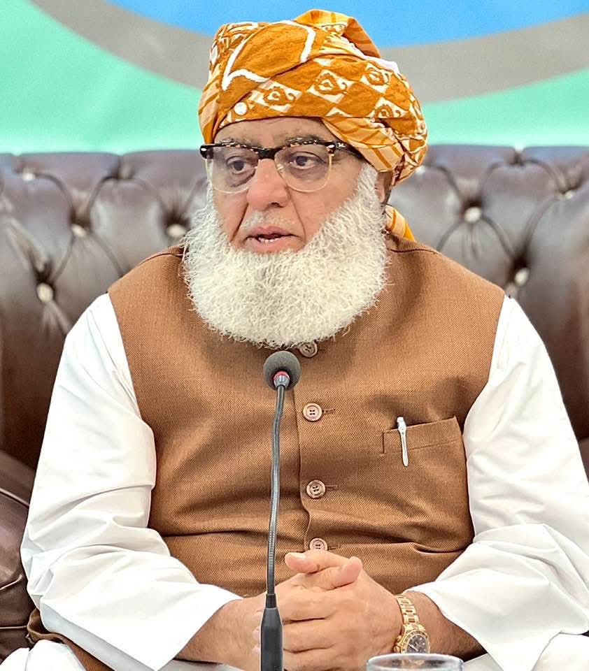 Kaleemullah04's tweet photo. الحمدللہ
 مولانا فضل الرحمٰن صاحب ایک تہجد گزار
 پرہیز گار عالم دین مذہبی اور سیاسی لیڈر ہیں https://t.co/BPkPI1KwBe