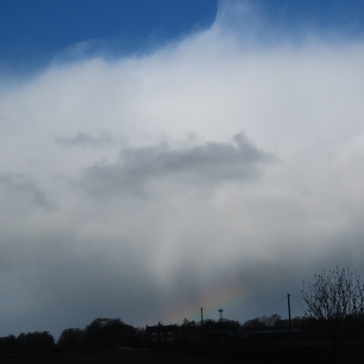 kevirlam's tweet image. Nice convection around Irlam, UK and some low rainbows as well #rainbows #loveukweather #ukweather
@ChadWeather
@SnowbieWx @BBCWthrWatchers