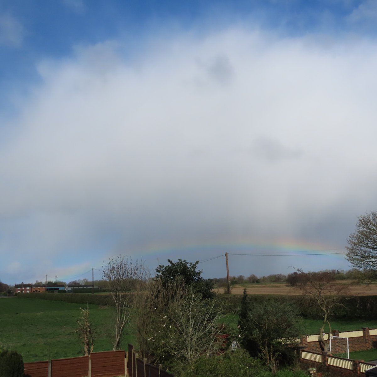 kevirlam's tweet image. Nice convection around Irlam, UK and some low rainbows as well #rainbows #loveukweather #ukweather
@ChadWeather
@SnowbieWx @BBCWthrWatchers