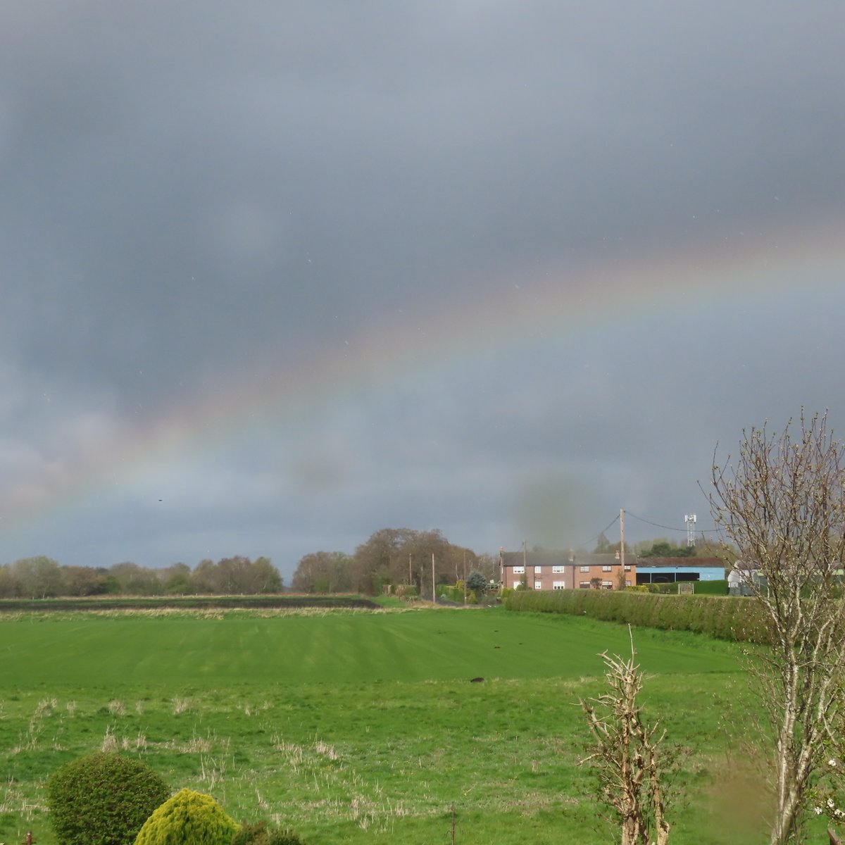 kevirlam's tweet image. Nice convection around Irlam, UK and some low rainbows as well #rainbows #loveukweather #ukweather
@ChadWeather
@SnowbieWx @BBCWthrWatchers