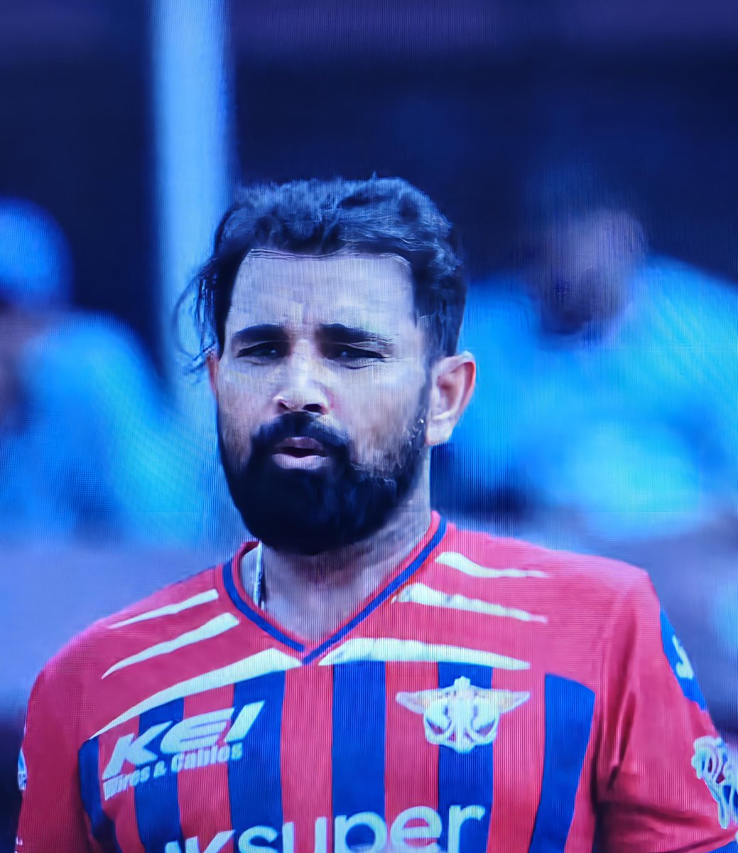 cinemawaleghosh's tweet photo. Super Shami: He foxes world's two most intimidating batters, Abhishek &amp; Travis. He still has pace, accuracy, gets great movement off pitch. He looks fit, relaxed. Great news for Team India #MohdShami #LSGvsSRH #Shami @pra0902 @nikhilsahni_ @SunilWarrier1 @RandomCricketP1 https://t.co/AXrbPb6hGd