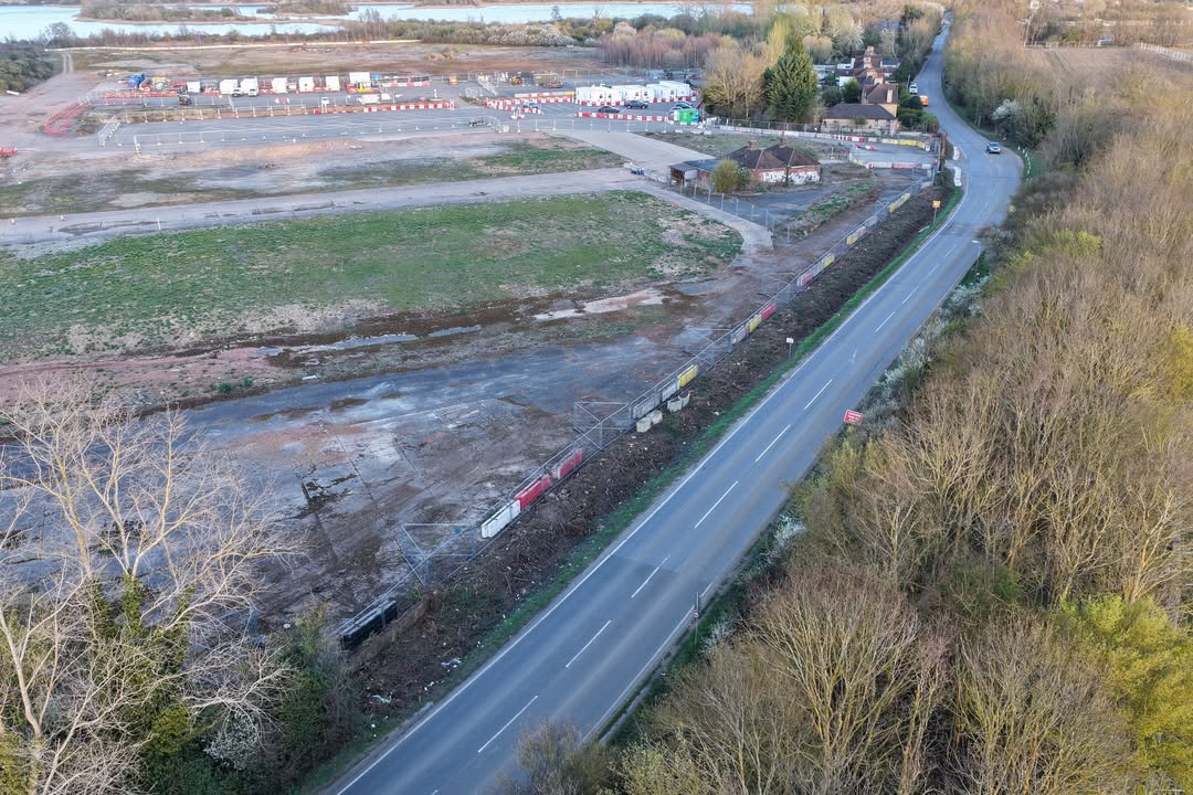 ProUniversalUK's tweet image. Over the past few weeks, the hedges have been cleared out, and it’s changed the feel of Manor Road. What used to be quite closed off now suddenly opens everything up — you can actually see into the site properly for the first time.

#bedford #UniversalStudios #uk #fblifestyle
