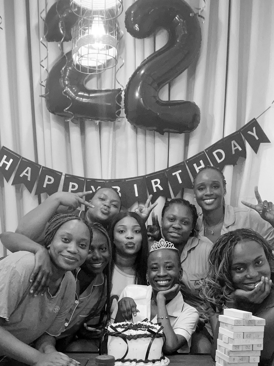 Thegirlmo tweet media