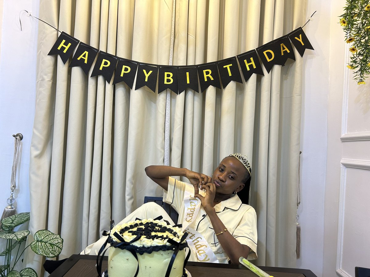 Thegirlmo tweet media