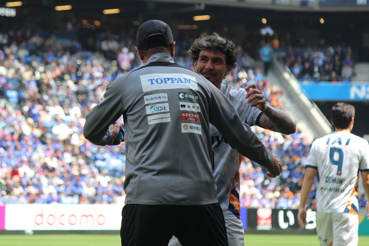 mysmz21's tweet image. 集合写真後におれらのマテウスブエノさんとドゥグラス通訳さん🤝🏻✨✨#spulse