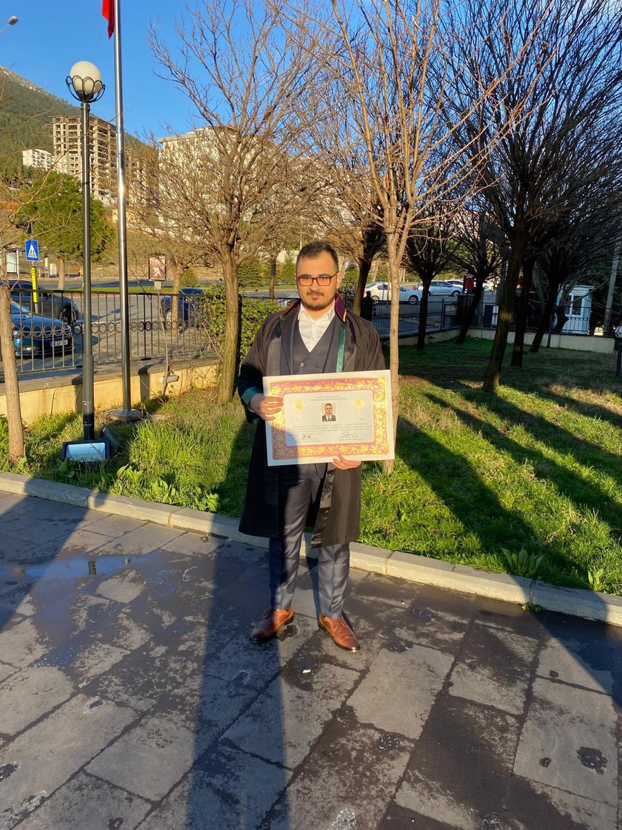 Kerem ❤️
Ahmet Can ve Nesibe ( diplomasını çalsalar da) ❤️ avukatlar gününüz kutlu olsun . Keşke ettiğiniz yeminlerdeki gibi herkes hukuka, ahlaka, mesleğin onuruna ve kurallarına uygun davransa. Kimisi katillerinizi acımasızca savundu, kimisi sizi hiç tanımadan canını dişine