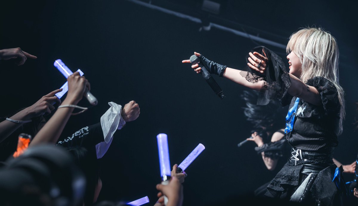 SoarOver_Mirae's tweet photo. 2021.08.07 ~ 2026.04.04

🐋
𝑩𝒐𝒓𝒏 𝒕𝒐 𝑭𝑳𝒀

나의 긴 생에서 가장 특별한 찰나가 될 네가

-고래 올림 https://t.co/97CxOKGunY