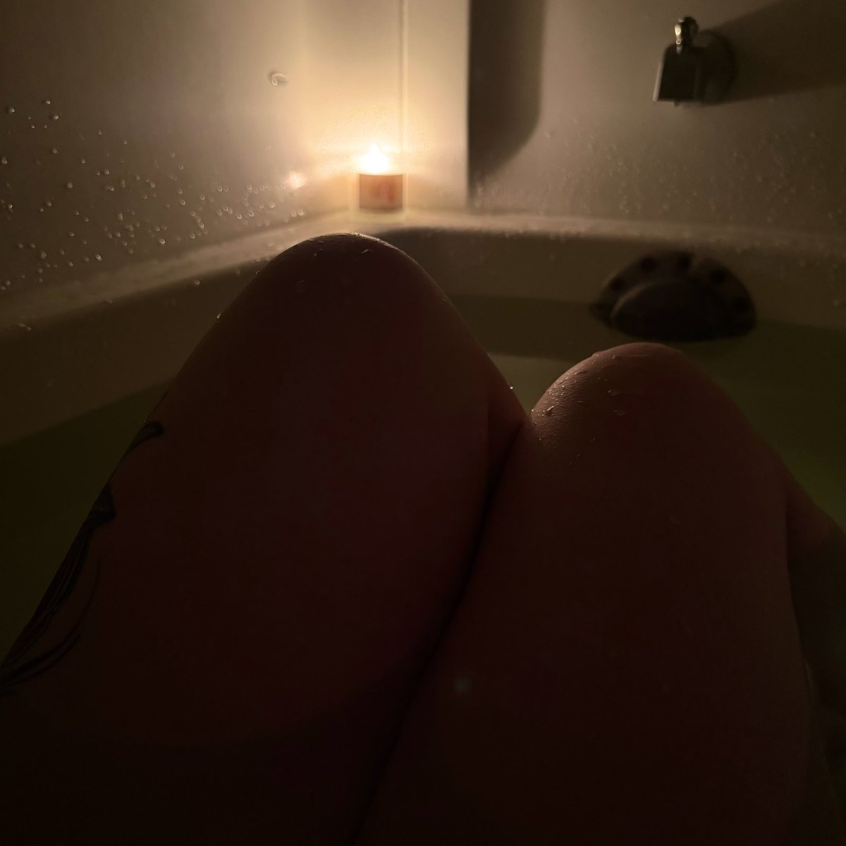 Angelina tweet media