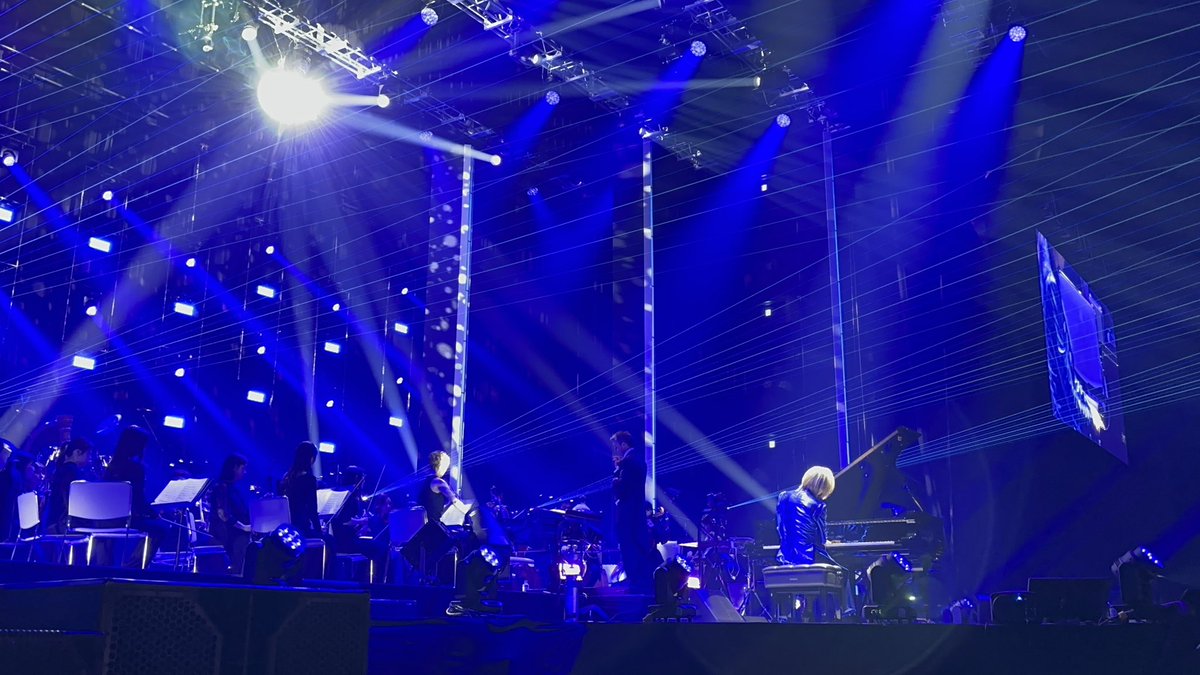 HanakoShiham's tweet photo. そして、これからもずっとこの背中を追い続けます😌💙
@YoshikiOfficial https://t.co/G78muuoATP