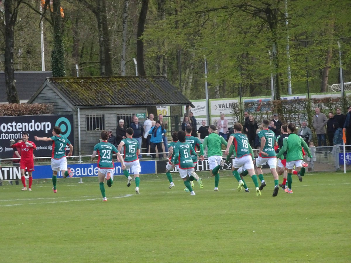 FRMartijn's tweet photo. vv Germania - csv Apeldoorn 7-6 na strafschoppen. Hierdoor gaat Germania naar de halve finale en mogen zij zich volgend jaar melden in de "grote" KNVB beker. #Districtsbeker #Oost #KNVB #NoPyroNoParty https://t.co/Rkk7rsWynn