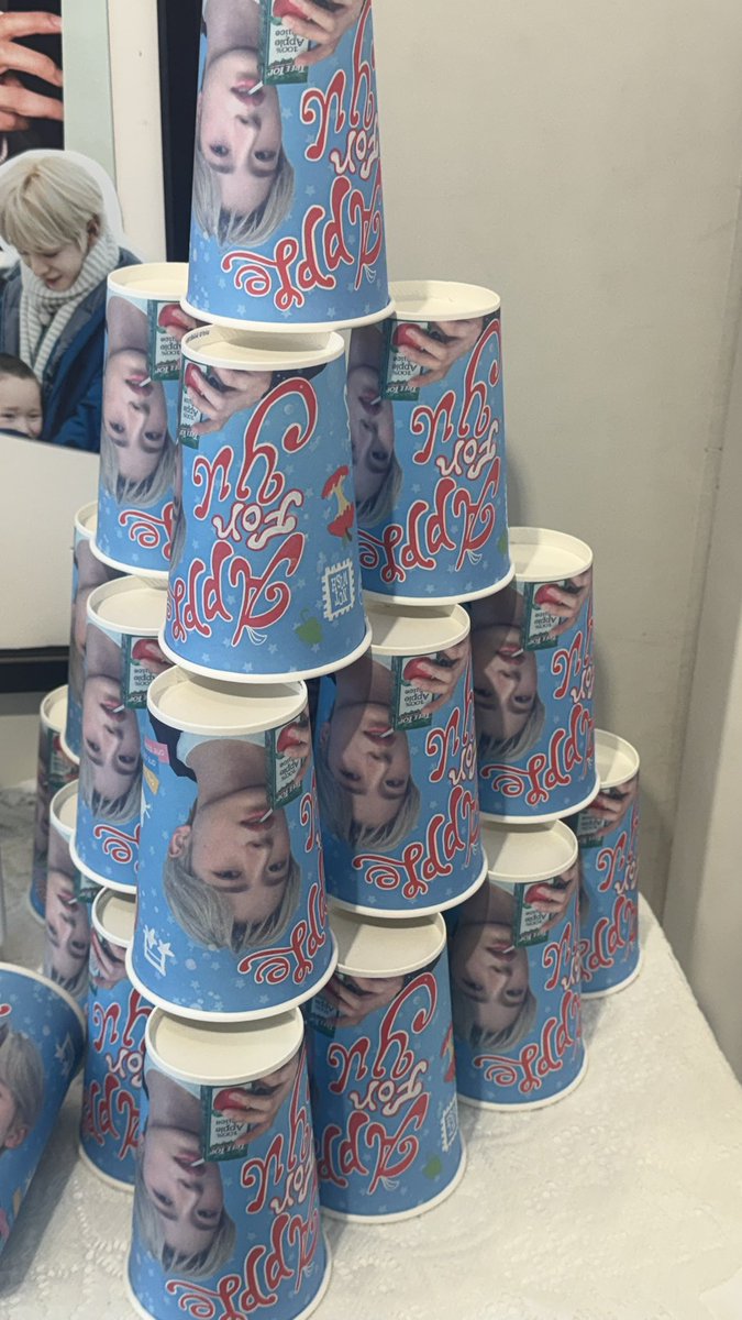 genshin20210327's tweet photo. #APPLE4YU
#APPLEYUSHIDAY
애플 폴 유 ! 내부 정말 잘 꾸며져있고 사과 컨셉인게
너무 맘에 들었어요 🍎🍎 럭키드로우도 귀여운 키링이 많이 뽑혀서 만족스러운 카페였습니다 🩵🩵 너무 감사드려요 https://t.co/KpAHCyThQM