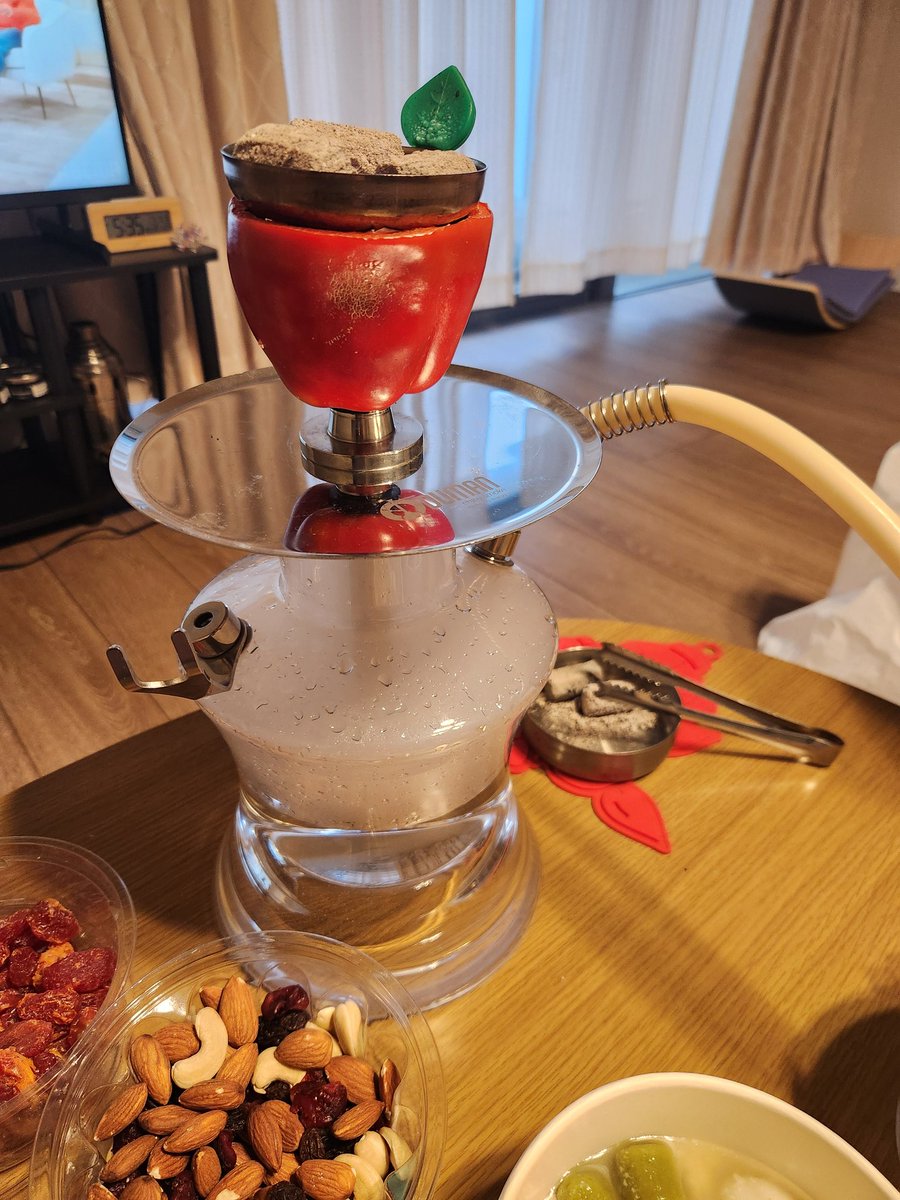 a0y2k's tweet photo. お家でシーシャパーティー！
意外とお家でもフルーツトップってできるのね https://t.co/AwhlT8rE3t