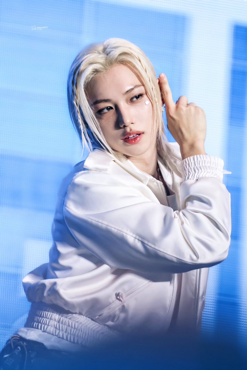 Aurora915 tweet media