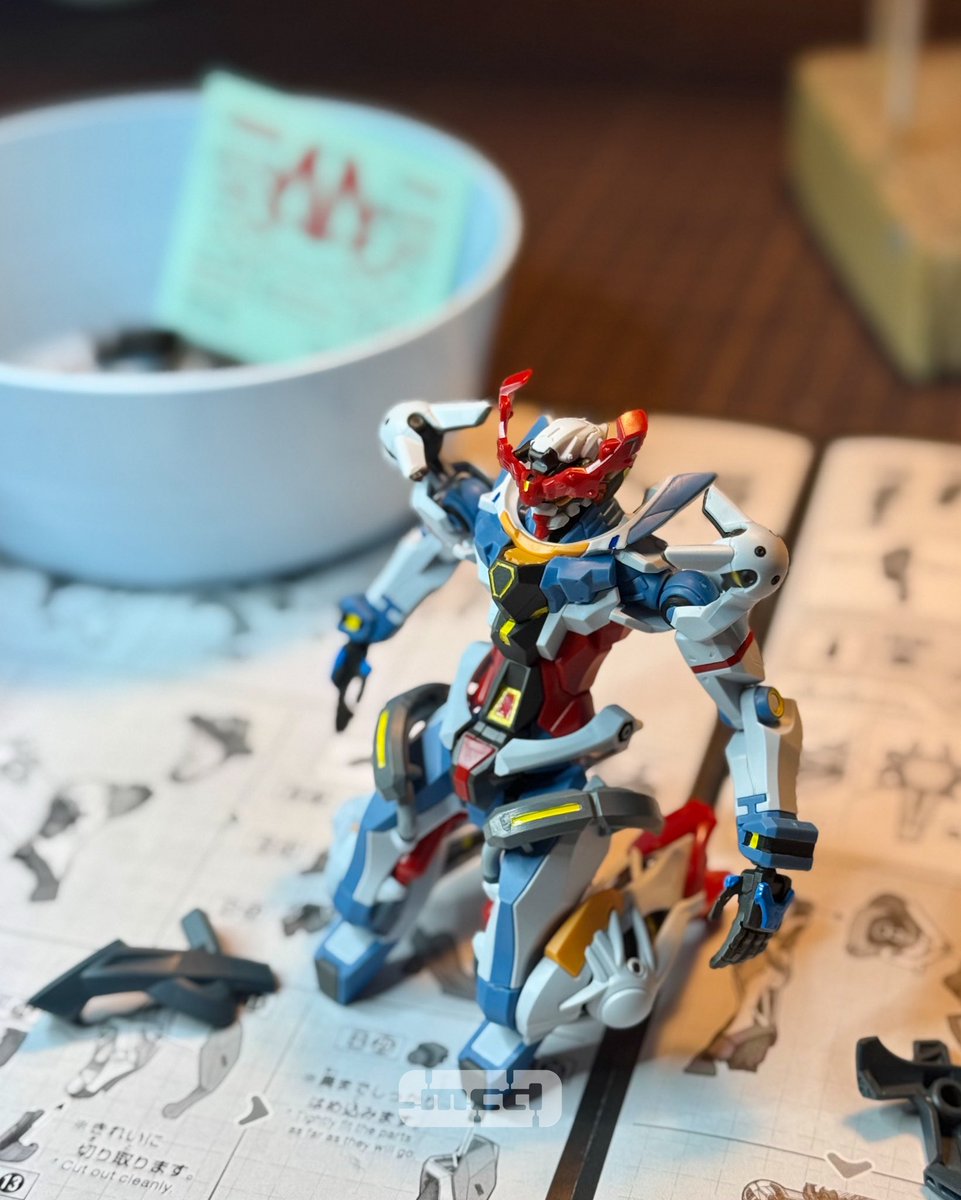 mcdmokei28's tweet photo. 遅ればせながらジークアクスを部分塗装しながら組んでおります、既に組まれた方はご承知と思いますが、このキットのパーツの分割は素晴らしいです。対照的に肘や膝の簡素な作りが潔すぎて良キットだと思いますまる https://t.co/pOUoEPUGik
