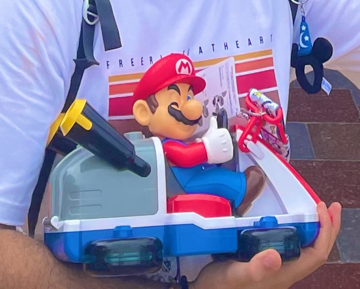 Ustedes tan del yoshi palomitero y el mejor palomitero de Mario lo tengo yo que es este, con luces en las ruedas😍

Es de Super Nintendo World en Universal Studios (Osaka)