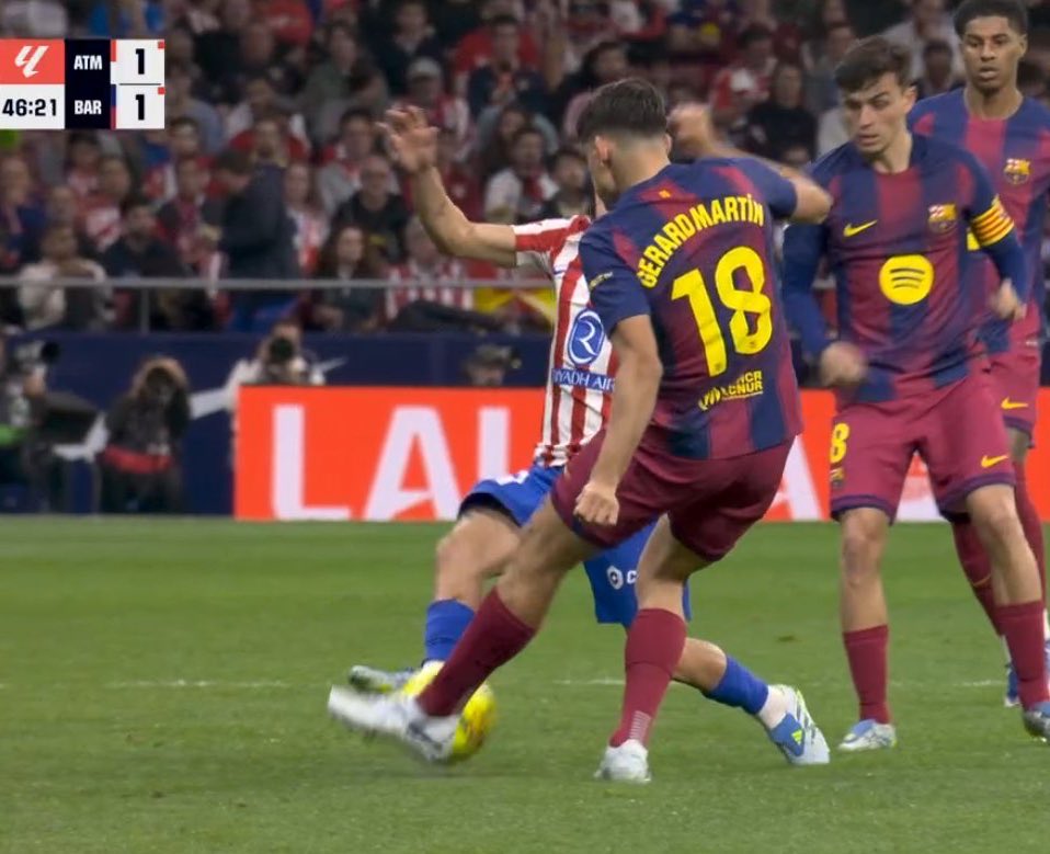 📑 Circulaire n°3 de la commission des arbitres avant le début de la saison :

« Lorsqu’un joueur joue le ballon et qu’un adversaire entre dans l’espace ou la zone naturelle du mouvement résultant de cette action, et que le contact est une conséquence inévitable de ce mouvement