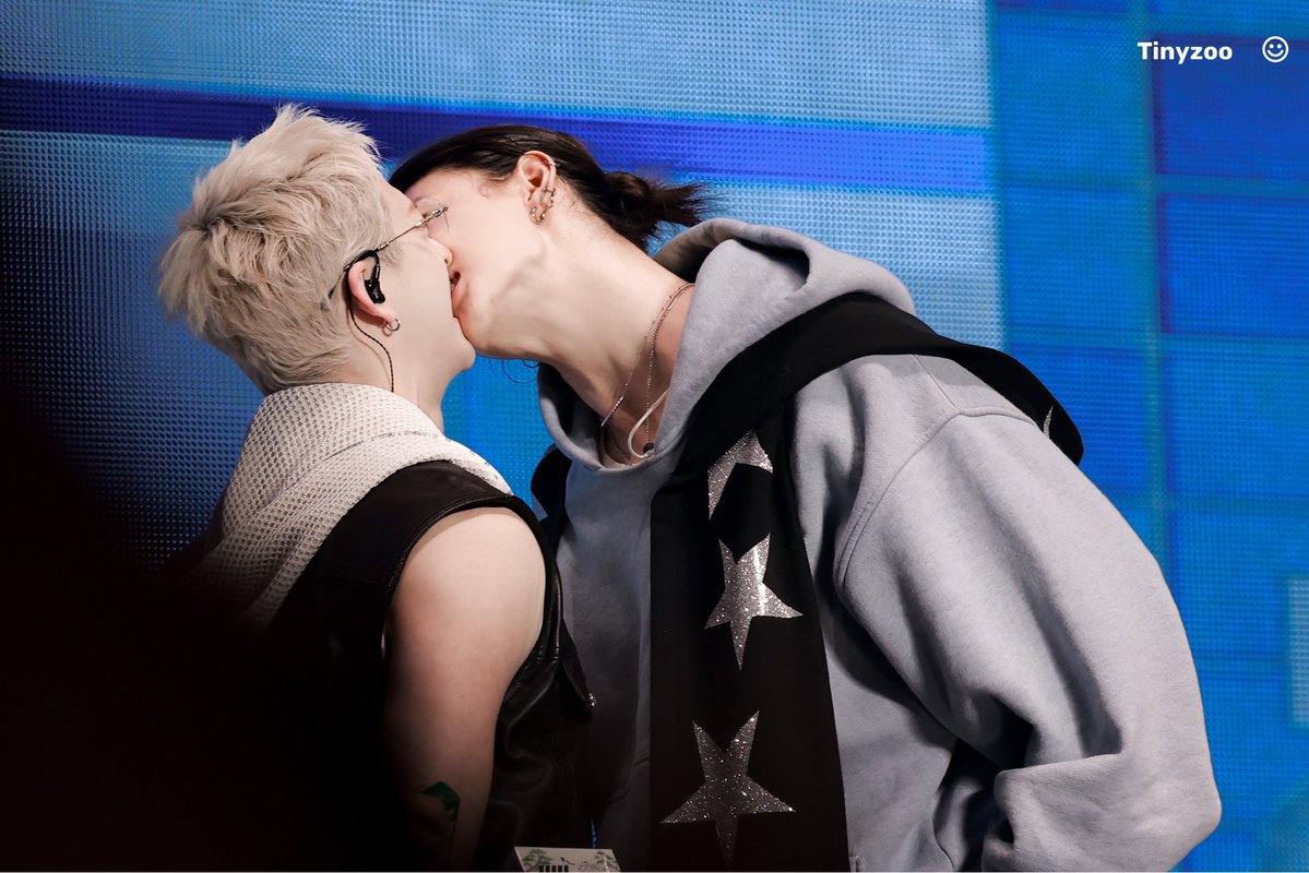 TinyzooOO tweet media