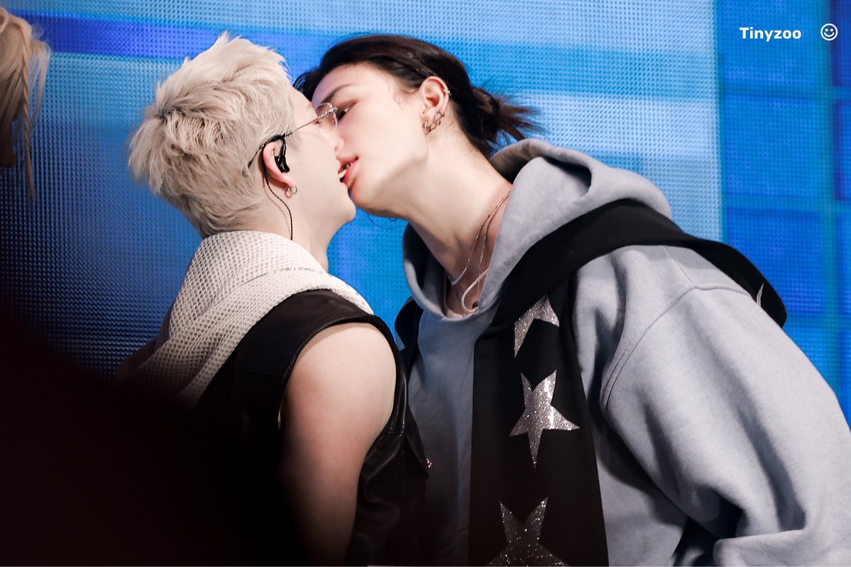 TinyzooOO tweet media