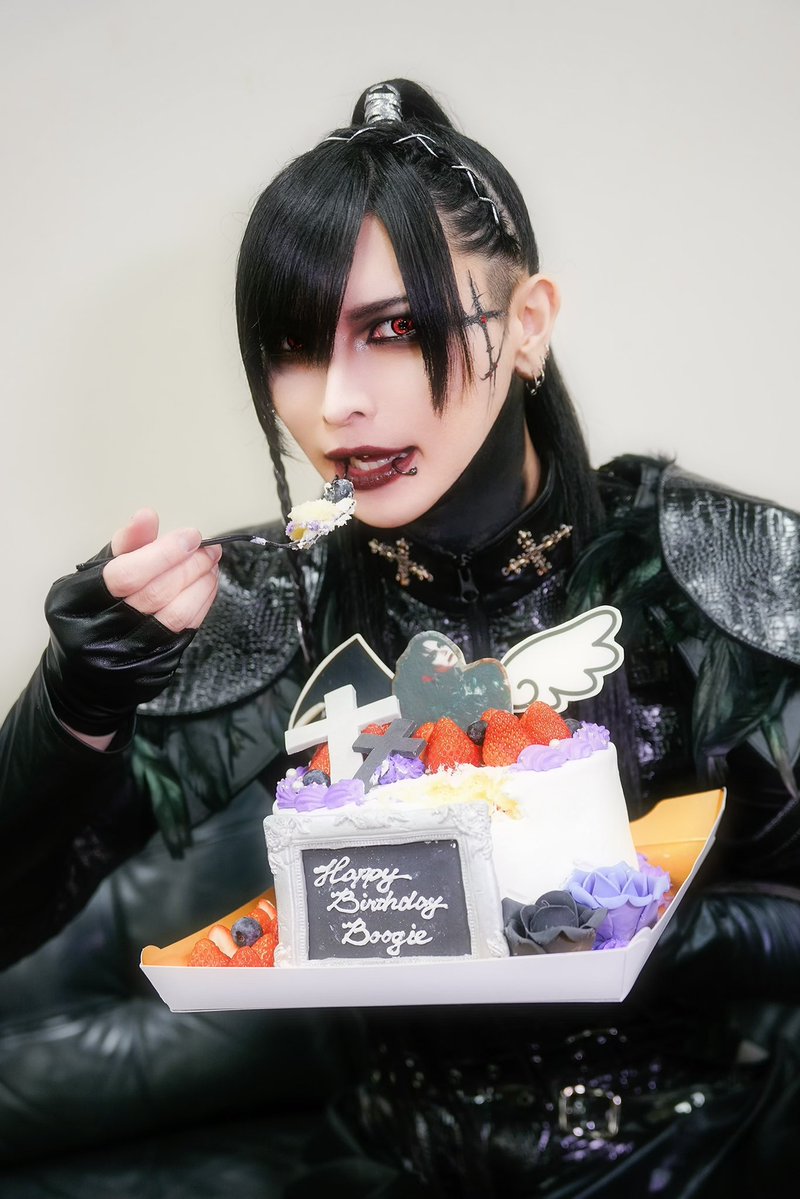 Boogie_JILUKA's tweet photo. 今年もありがとうー！！🎂💜🖤 https://t.co/uDVLitYHqz