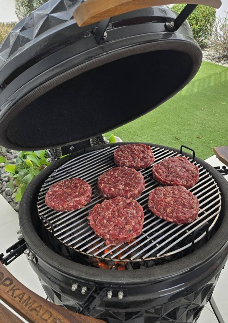 NektariaVK's tweet image. Τελευταία μέρα που σας σερβίρω κρέατα εδώ μέσα, τους είπα. Ετουρτζιέψετε τέλλεια!
Πόσα χρόνια θέλω να πω αυτή την ατάκα .... #γιαγιά #memories #Easter ❤️