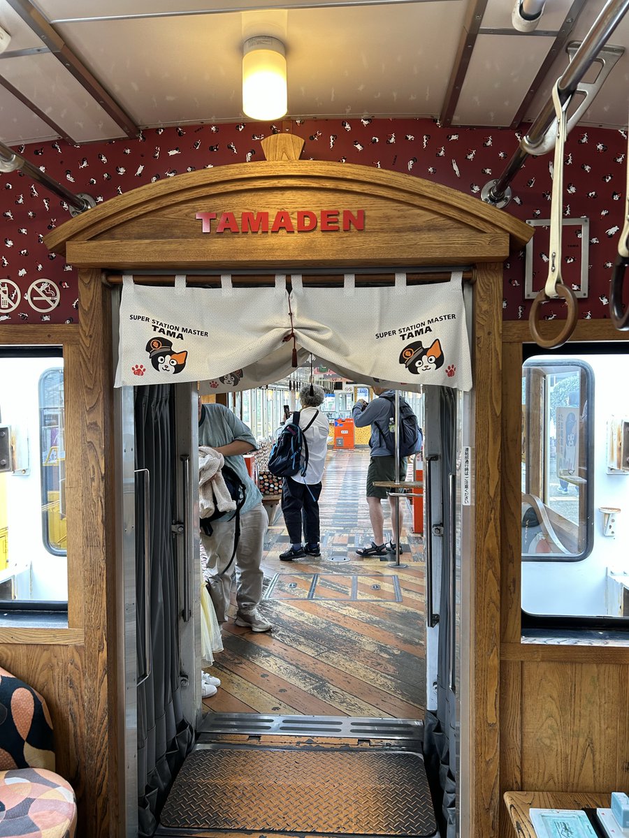 yokochin153604's tweet image. Tama-densha-museum train is decorated with cute cat designs.

This is because a cat named Tama was the stationmaster at Kishi Station on the Wakayama Electric Railway.

#Japan 
#japanese 
#Wakayama