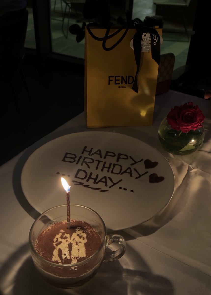 dhaay_98's tweet photo. 2 April 🎈🤍🎁 https://t.co/vk6L0Pk5tp