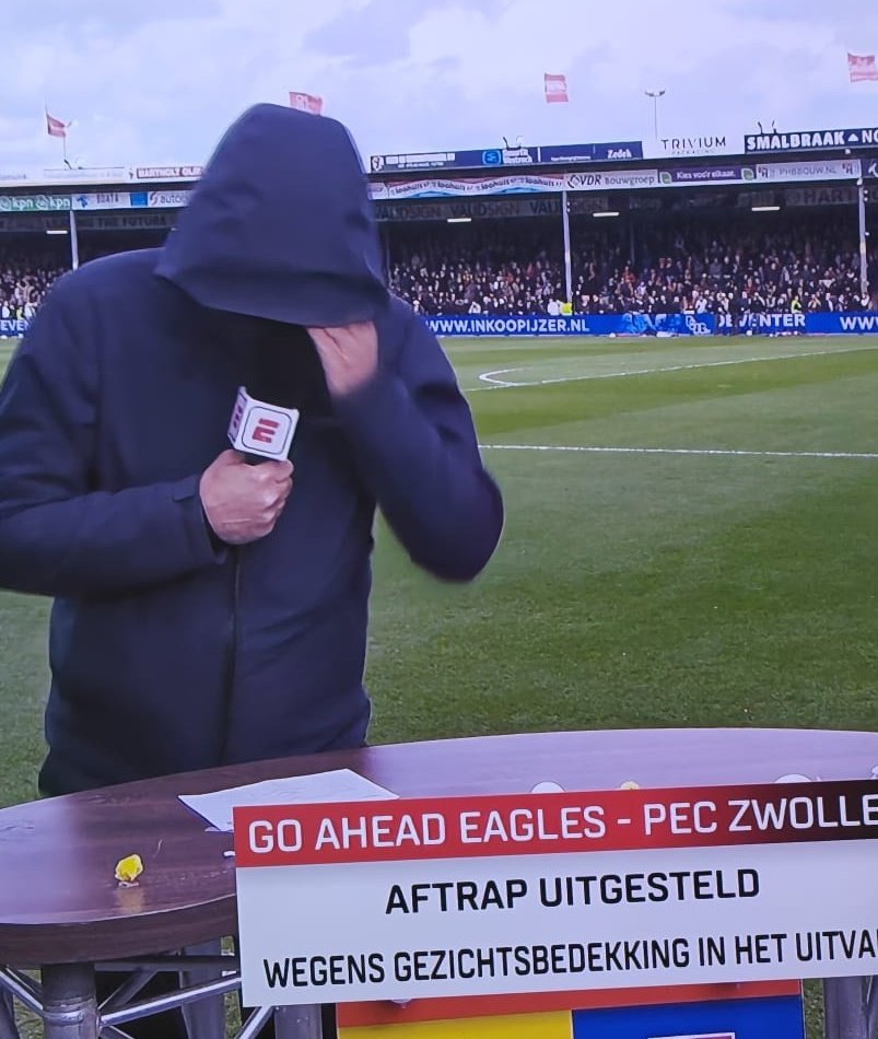 Voetbalisgeloo1's tweet image. Maaskant hooligan! #GAEPEC 🤣