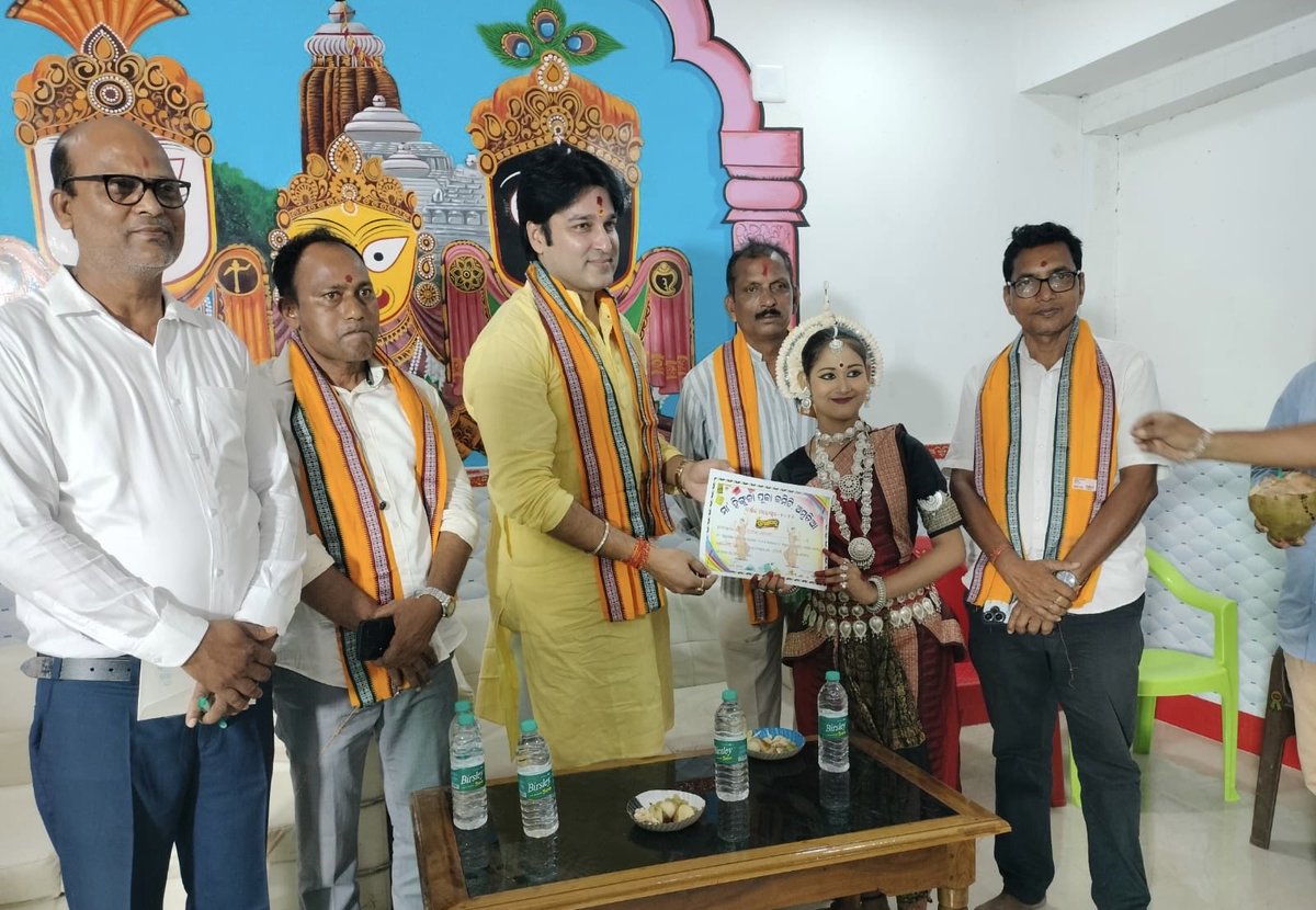 IamAkashDNayak's tweet photo. I had the honour of attending the annual festival of Maa Hingula, the revered deity of Amritia village under my constituency. I prayed for Her blessings for the happiness and well-being of all.
#Korei #MaaHingula #AnnualFestival #Odisha https://t.co/HbJdDCJYVK