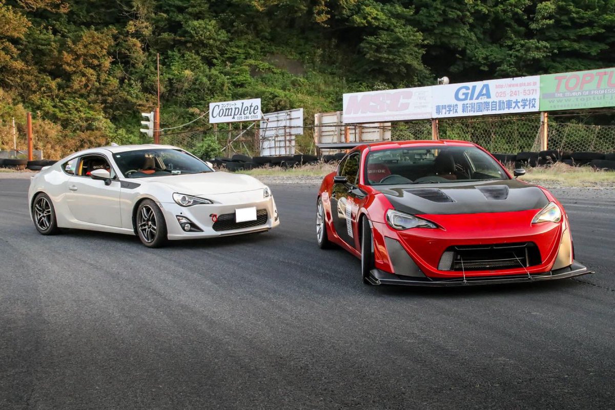 こまがた tweet media