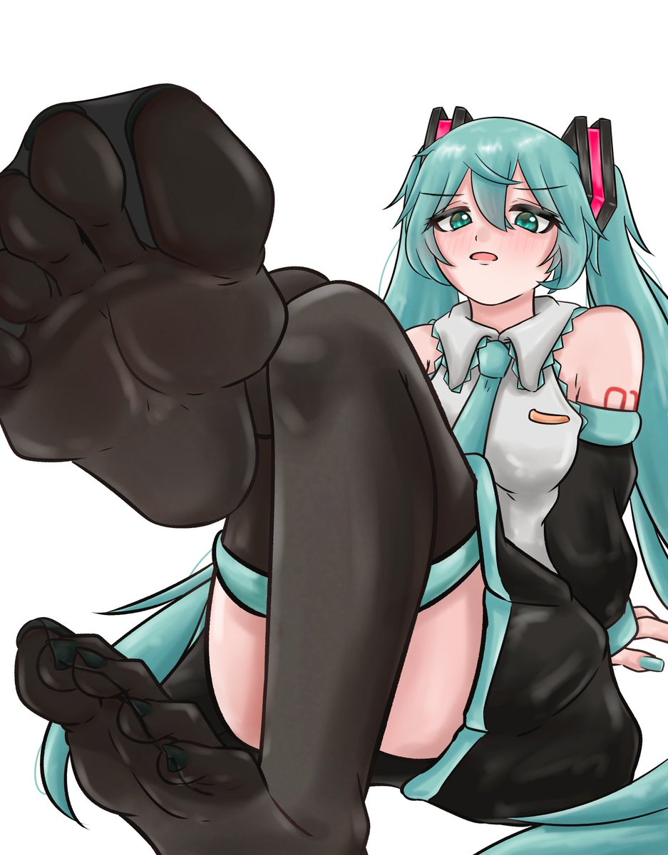 なんやかんやで🐾を見せてくれるミクさん 