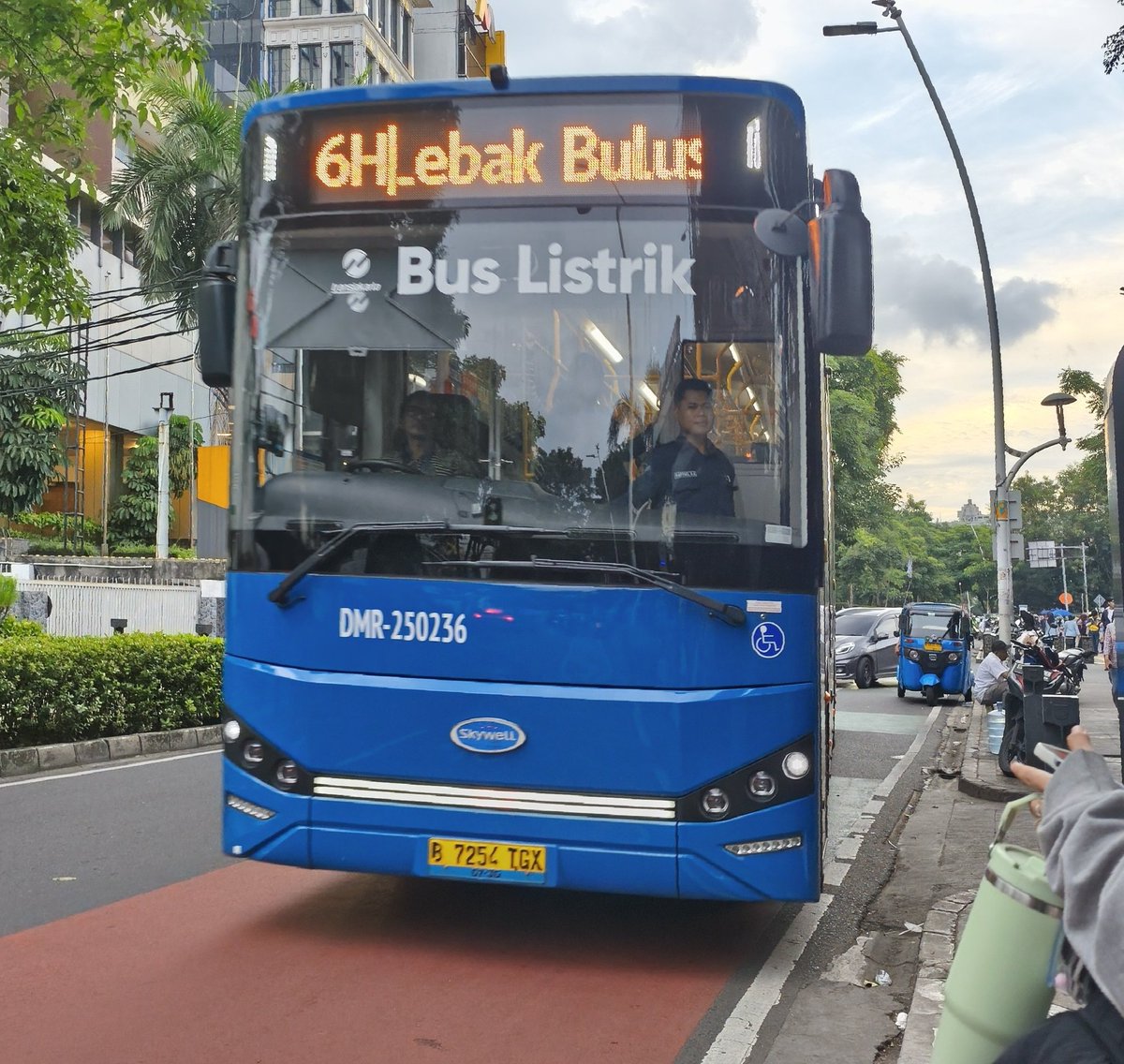 6H | Lebak Bulus - Senen tweet media