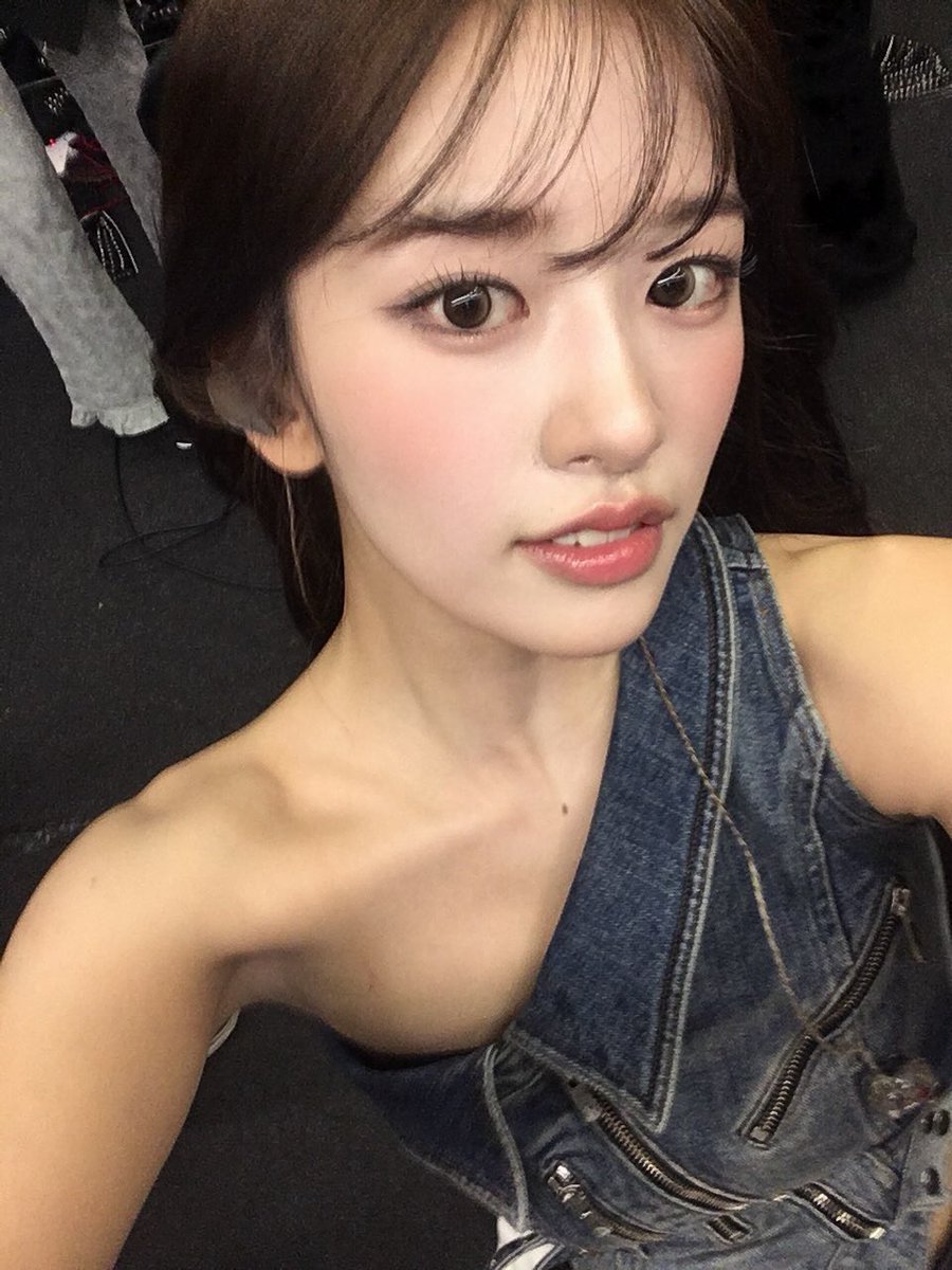 YJ ent• tweet media