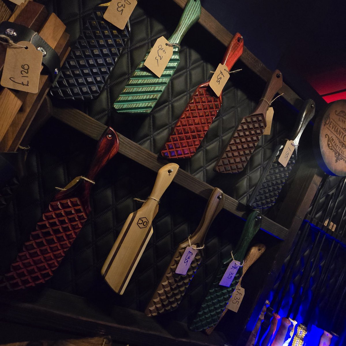 DevCreationsGB's tweet image. All set up at LAM @LonAltMarket 🔥
📍 Sway Bar, London
Come say hello 👀
#LAM #LondonAlternativeMarket #SwayBar #LondonEvents #AltMarket #HandmadeUK #Woodworking #KinkFriendly #AltLifestyle #DungeonGear #Floggers #Paddles #ImpactPlay #BespokeBuilds #DeviantCreations