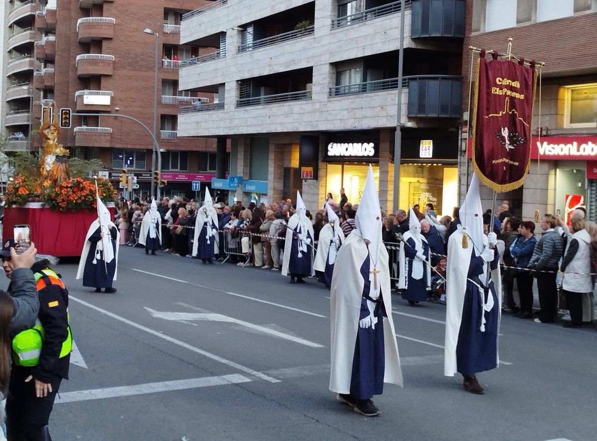 ACR_els_pagesos's tweet photo. Un any més la Confraria Els Pagesos hem participat a les processons de la ciutat amb el Pas de l'Oració a l'Hort. 
Des d'aquí, voldríem agrair a  @gUrbanaLleida per acompanyar-nos durant el trasllat del Pas, tant diumenge de Rams com Divendres Sant. https://t.co/qxycBRii1c