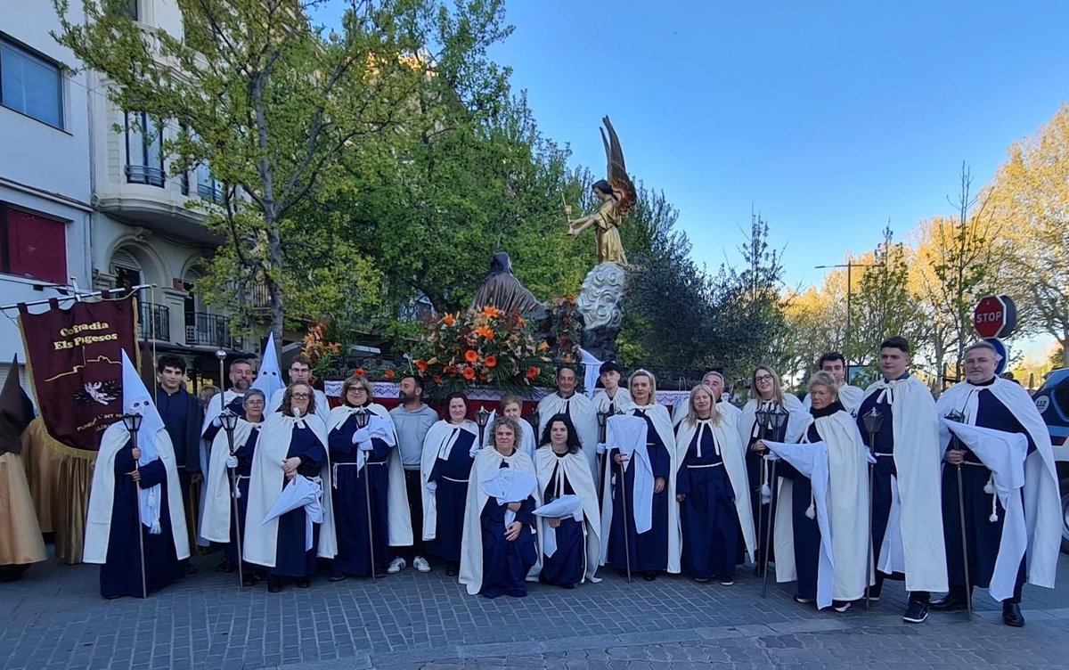 ACR_els_pagesos's tweet photo. Un any més la Confraria Els Pagesos hem participat a les processons de la ciutat amb el Pas de l'Oració a l'Hort. 
Des d'aquí, voldríem agrair a  @gUrbanaLleida per acompanyar-nos durant el trasllat del Pas, tant diumenge de Rams com Divendres Sant. https://t.co/qxycBRii1c