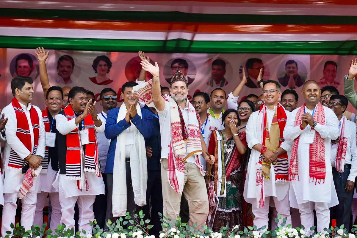 timesofindia's tweet image. #InPics | LoP #RahulGandhi, addresses a public meeting at Circuit House Field in Biswanath, Assam. Gaurav Gogoi and other Congress leaders were also present.

#RahulGandhi #GauravGogoi #Congress #Assam