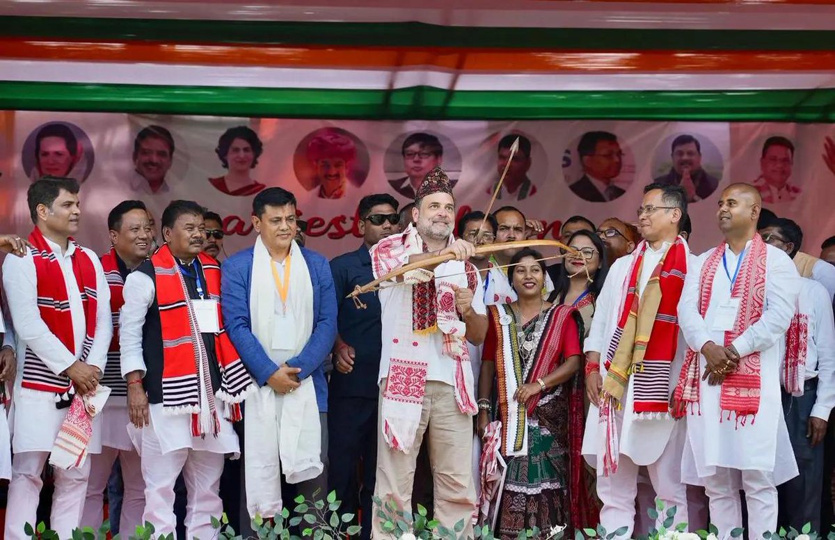 timesofindia's tweet image. #InPics | LoP #RahulGandhi, addresses a public meeting at Circuit House Field in Biswanath, Assam. Gaurav Gogoi and other Congress leaders were also present.

#RahulGandhi #GauravGogoi #Congress #Assam