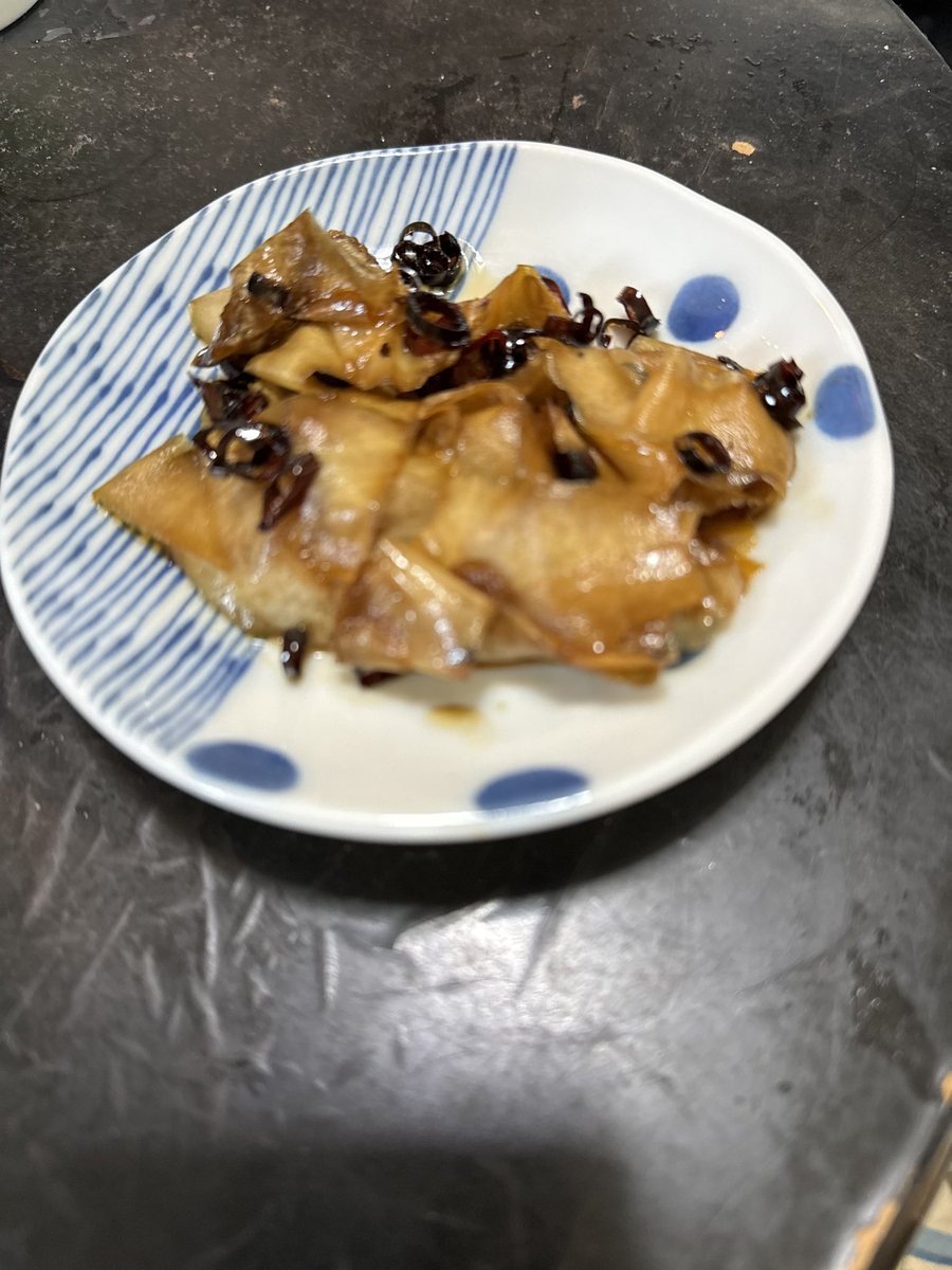 KazukiInfinity's tweet photo. 今日は昼から晩御飯作り置きと弁当のおかずの作り置き😂
今回はブリ大根で使った大根の皮を使ってきんぴらにしてみた👌 https://t.co/XkXFj77bJg
